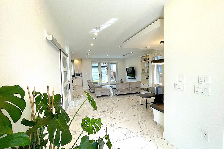 1633 SE Marine Drive Vancouver, BC - 6