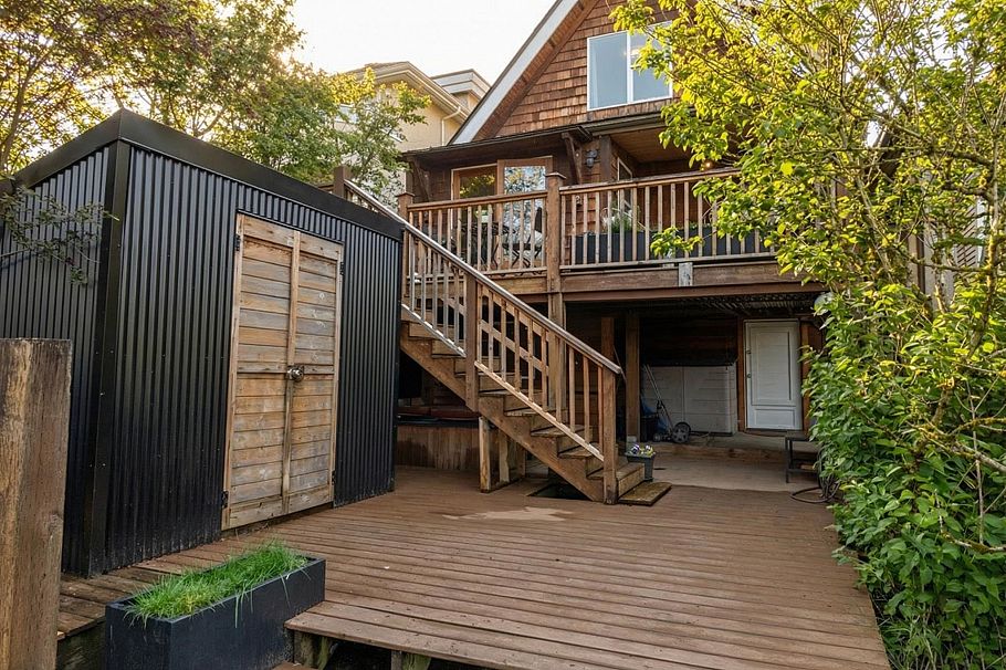 261 E 4th Street North Vancouver, BC - 33