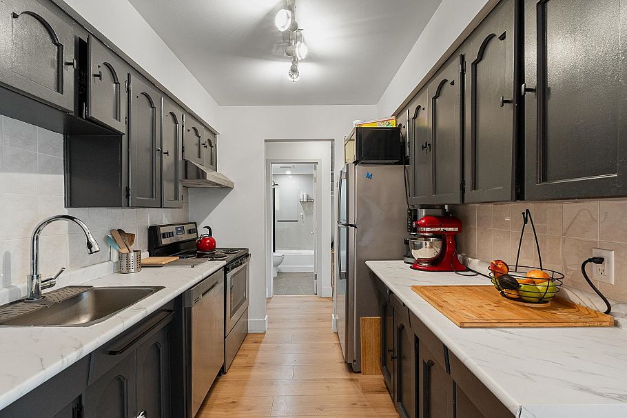 105 175 E 5th Street North Vancouver, BC - 5