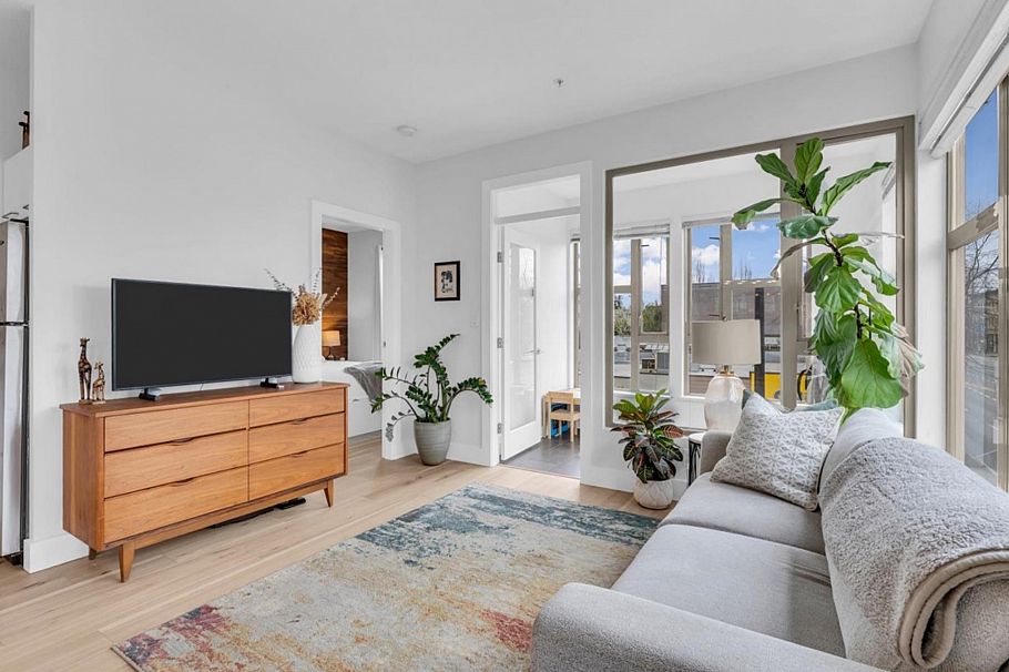 304 205 E 10th Avenue Vancouver, BC - 4