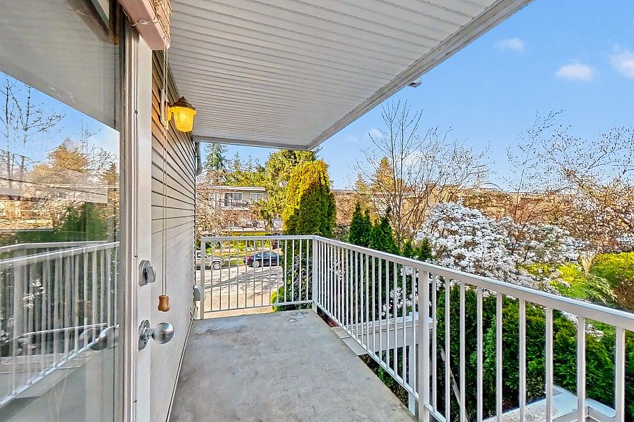 201 1868 W 8th Avenue Vancouver, BC - 2