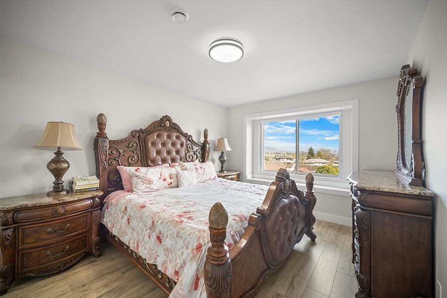 4986 Inman Avenue Burnaby, BC - 12