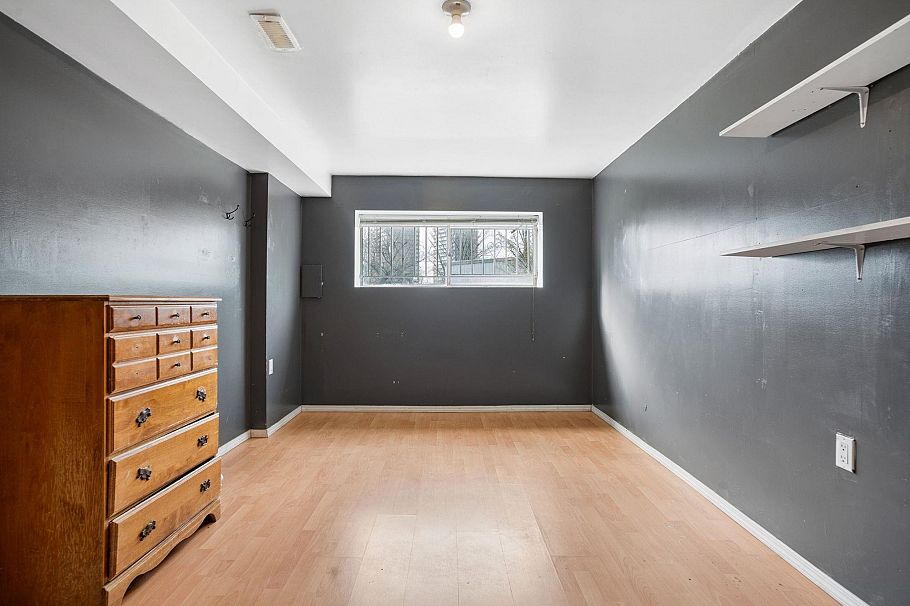 585 W 65th Avenue Vancouver, BC - 17