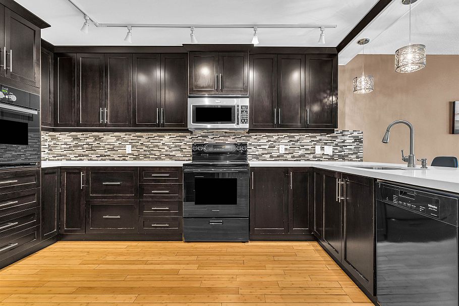 203 4323 Gallant Avenue North Vancouver, BC - 11