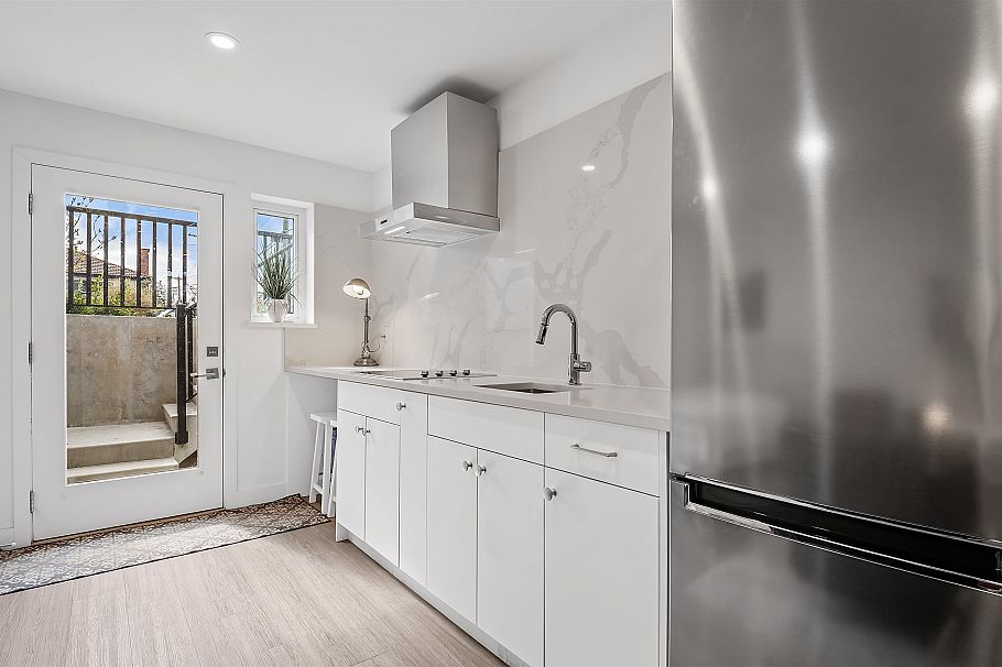 225 E 57th Avenue Vancouver, BC - 33