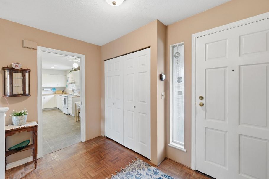 906 Roche Point Drive North Vancouver, BC - 16