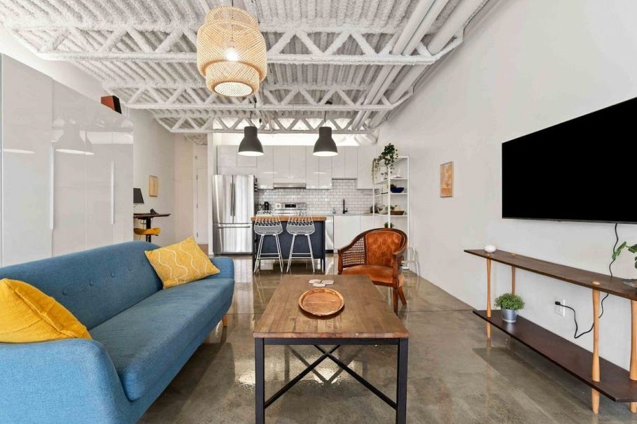 330 350 E 2nd Avenue Vancouver, BC - 2