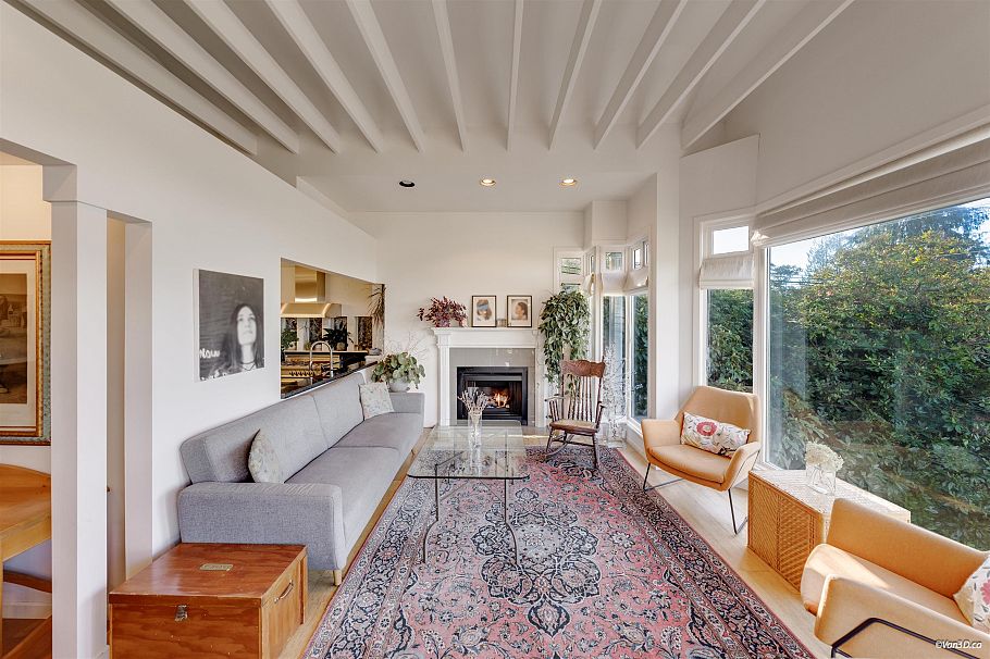 670 Montroyal Boulevard North Vancouver, BC - 9