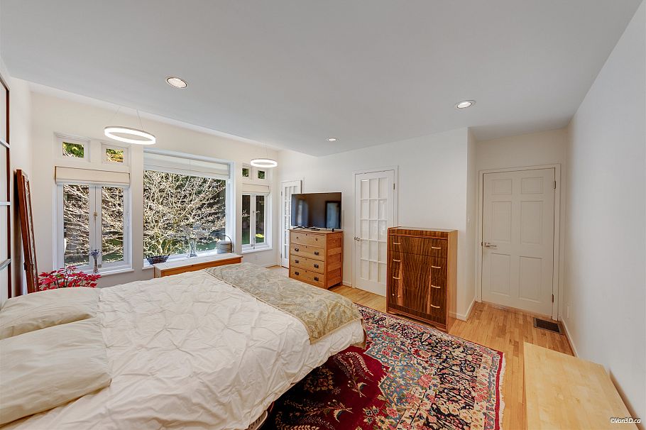 670 Montroyal Boulevard North Vancouver, BC - 12