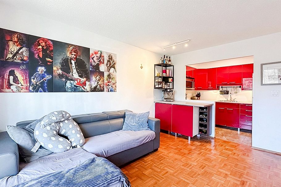 202 2080 Maple Street Vancouver, BC - 1