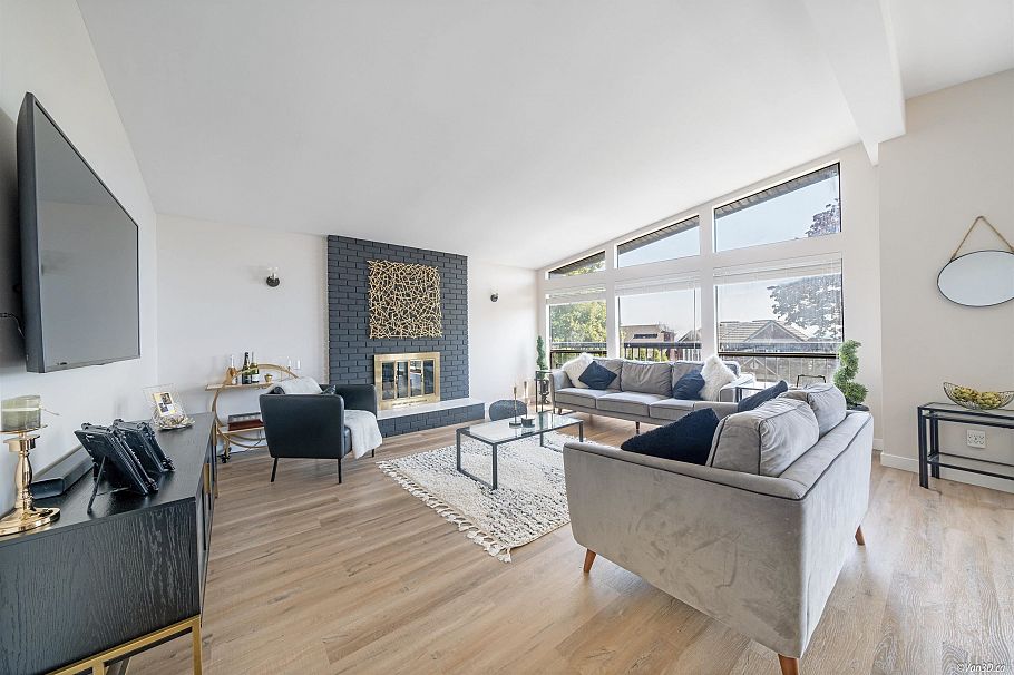 2131 Fraserview Drive Vancouver, BC - 4