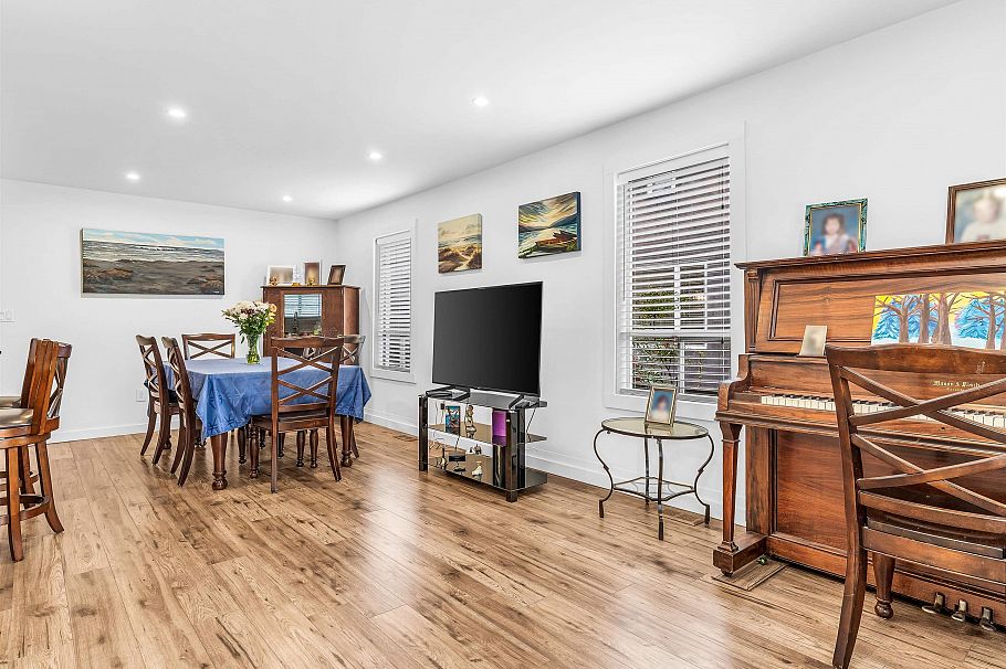 227 W 5th Street North Vancouver, BC - 2