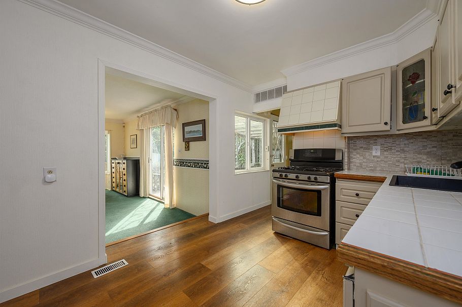 1355 Frederick Road North Vancouver, BC - 6