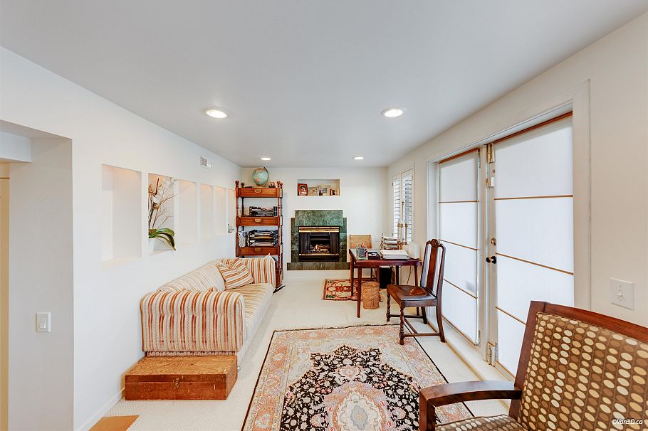 670 Montroyal Boulevard North Vancouver, BC - 40