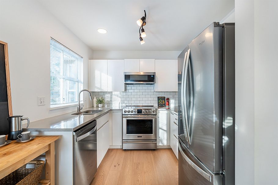 302 655 W 13th Avenue Vancouver, BC - 13