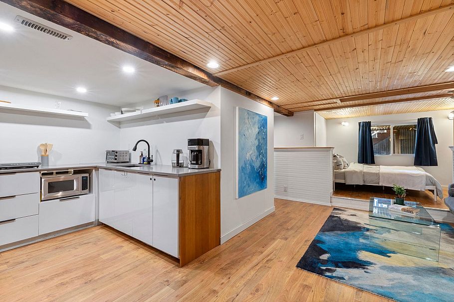 261 E 4th Street North Vancouver, BC - 25