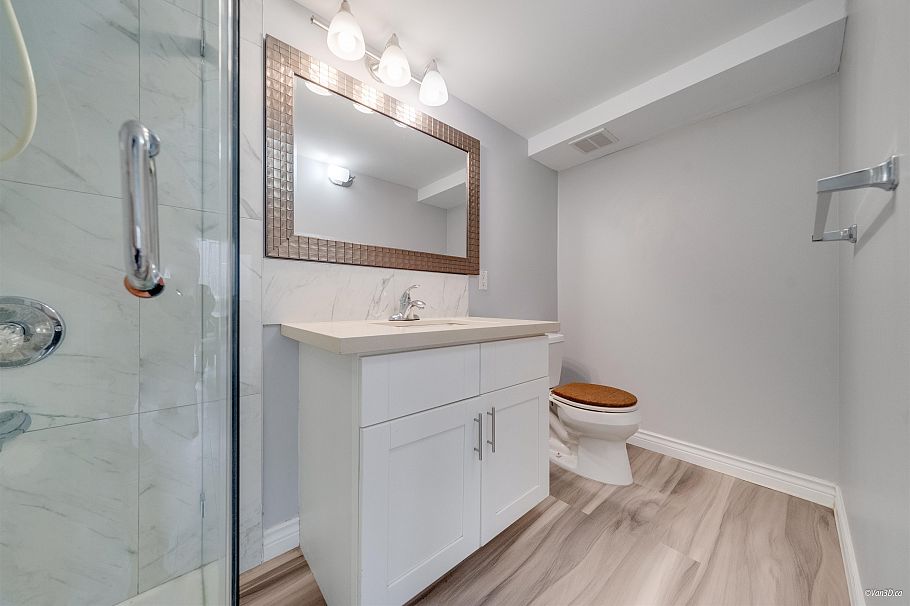 4366 Gilpin Crescent Burnaby, BC - 30