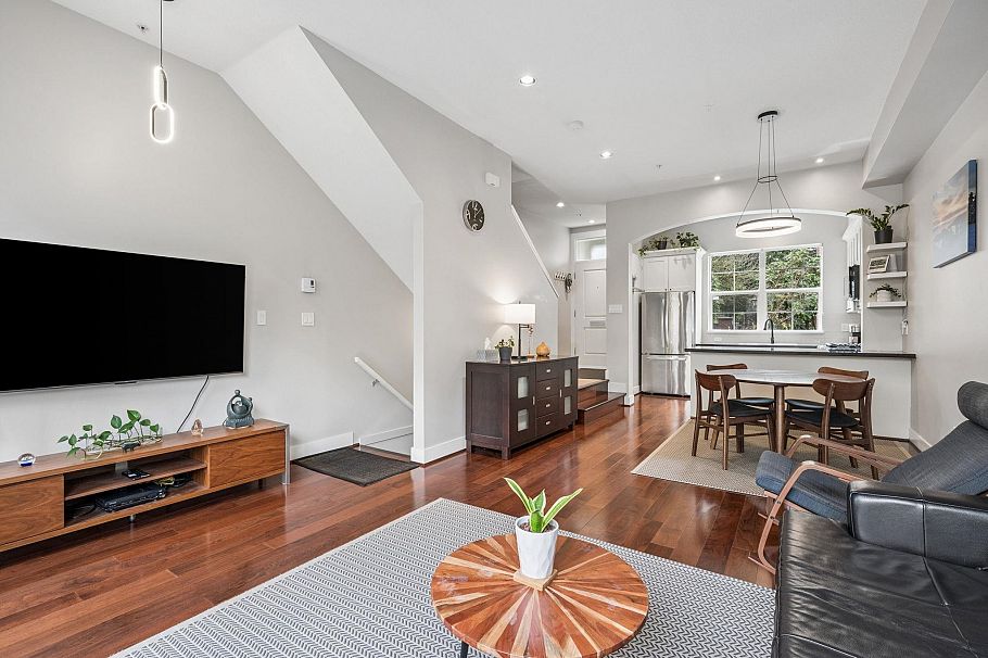 755 W 42 Avenue Vancouver, BC - 6