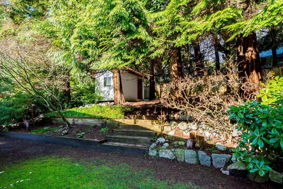 4651 Valley Road North Vancouver, BC - 38