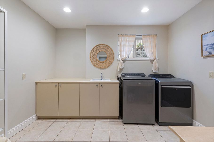 2752 Newmarket Drive North Vancouver, BC - 34