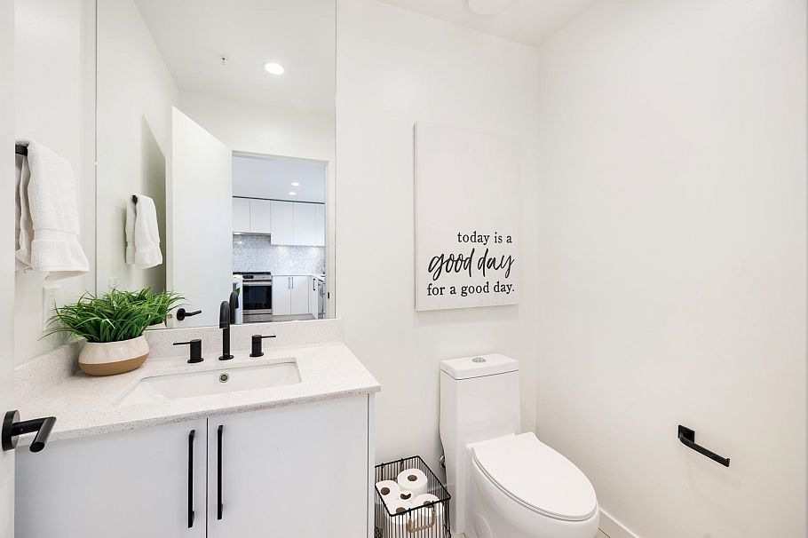 444 545 E 2nd Street North Vancouver, BC - 13