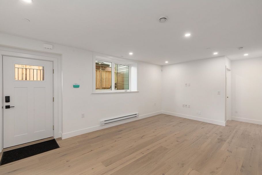 460 E 17th Avenue Vancouver, BC - 5