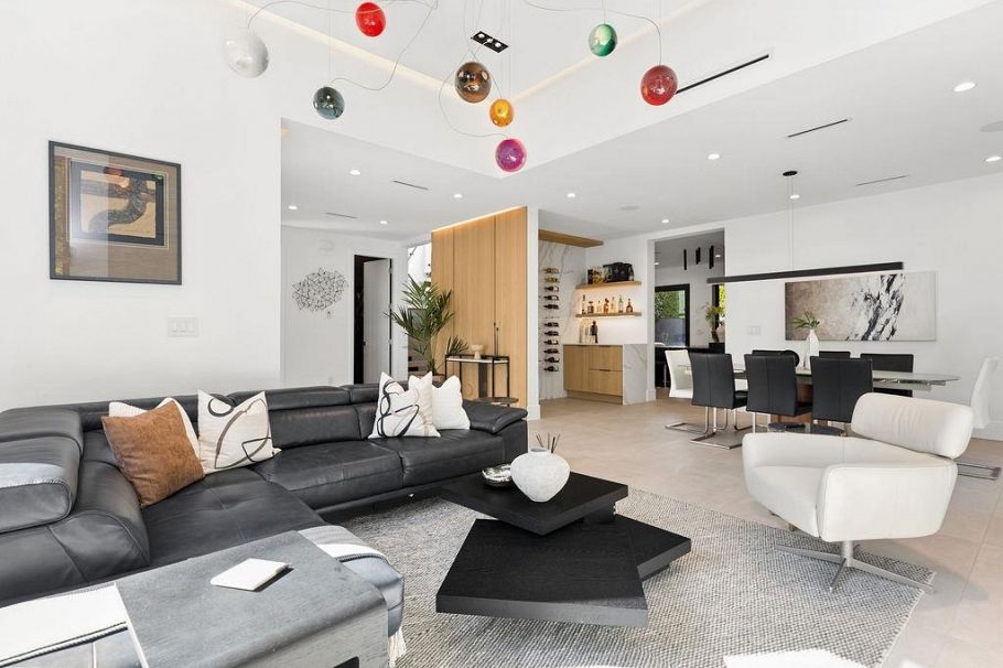 1200 Bedford Court North Vancouver, BC - 4