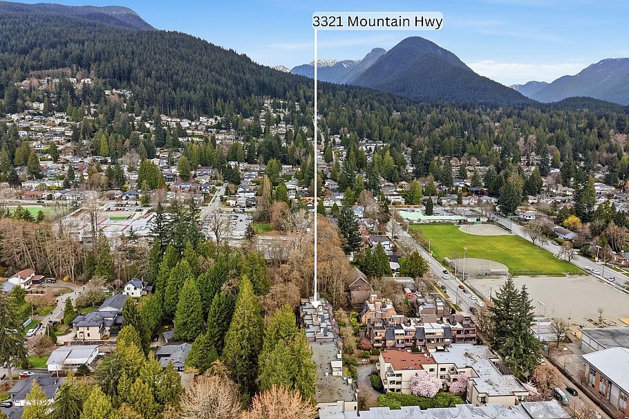 3321 Mountain Highway North Vancouver, BC - 33