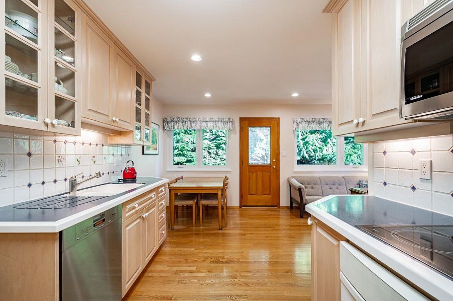 4651 Valley Road North Vancouver, BC - 17