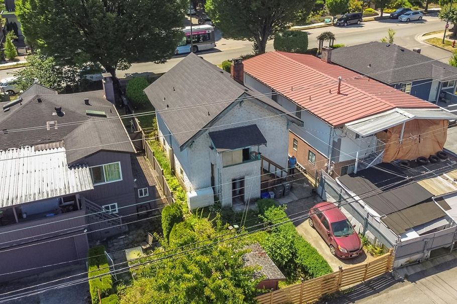 1165 E 33rd Avenue Vancouver, BC - 12