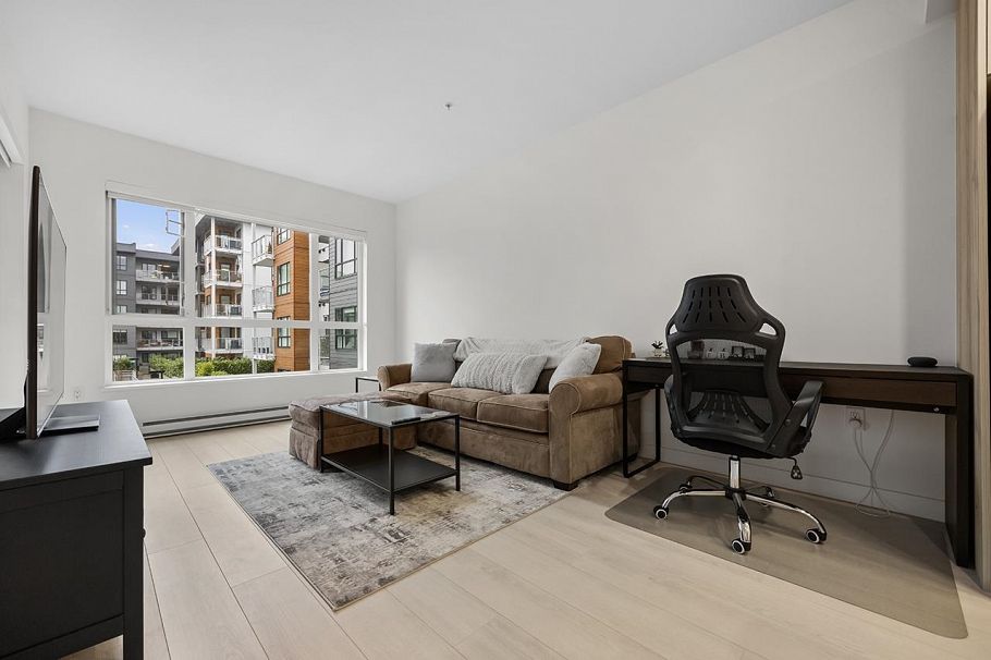 303 3596 Malsum Drive North Vancouver, BC - 3