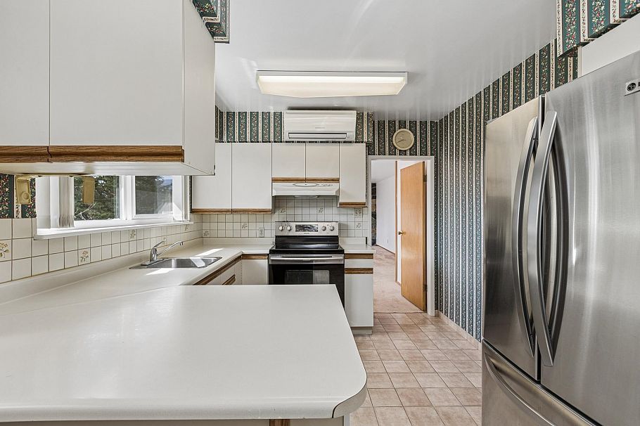 702 Winona Avenue North Vancouver, BC - 10