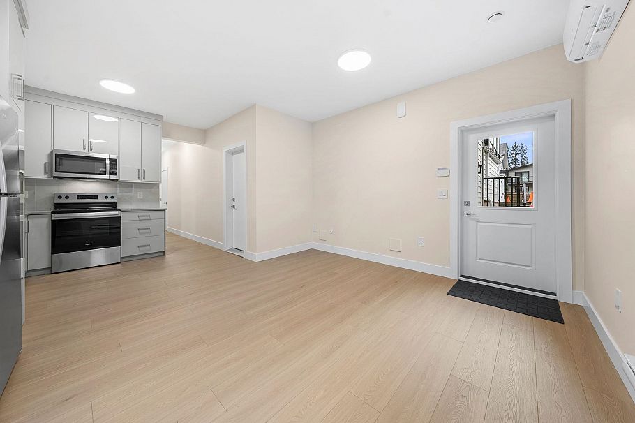 361 E 22nd Street North Vancouver, BC - 24