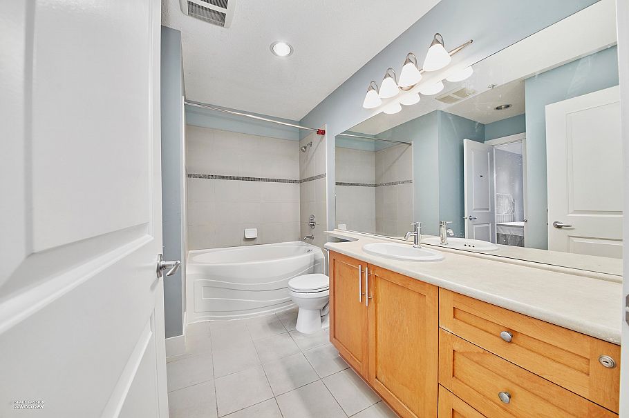 212 2250 Wesbrook Mall Vancouver, BC - 9