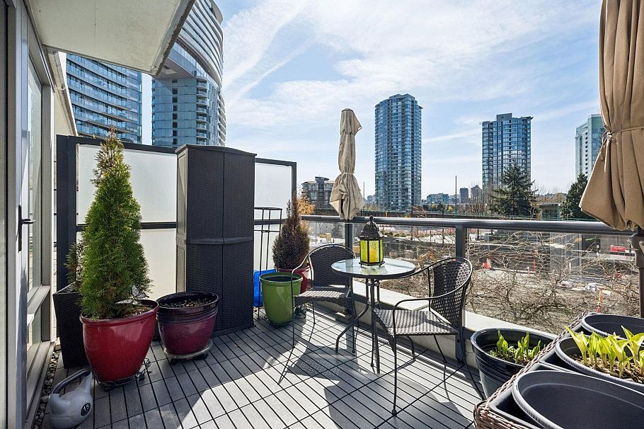 310 939 Expo Boulevard Vancouver, BC - 1