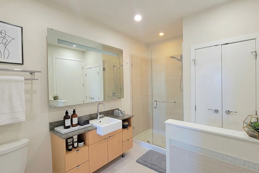 1202 1205 Howe Street Vancouver, BC - 11