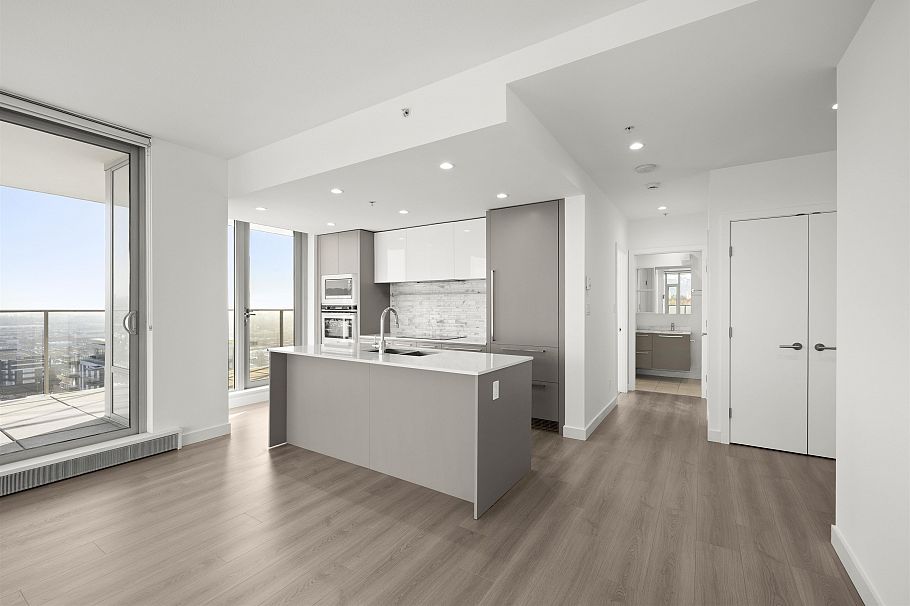 2402 8031 Nunavut Lane Vancouver, BC - 8