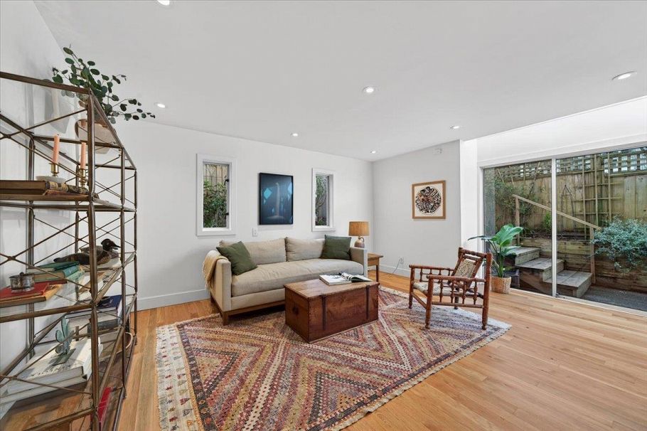 38 W 14th Avenue Vancouver, BC - 6