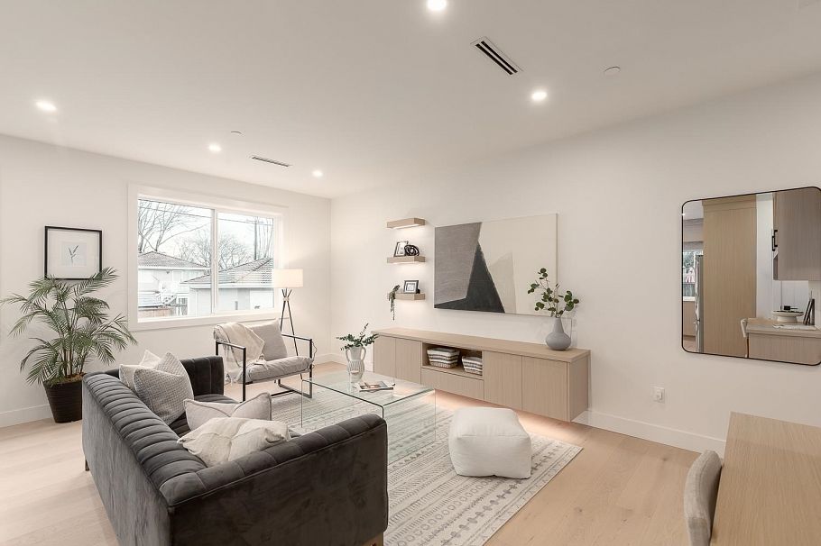 2 3506 E Pender Street Vancouver, BC - 4