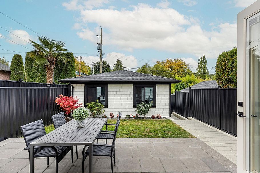 2334 E 5th Avenue Vancouver, BC - 11