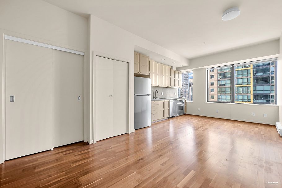 1113 1333 W Georgia Street Vancouver, BC - 1