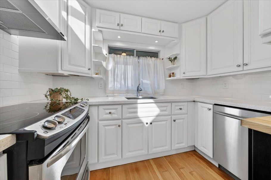 38 W 14th Avenue Vancouver, BC - 20