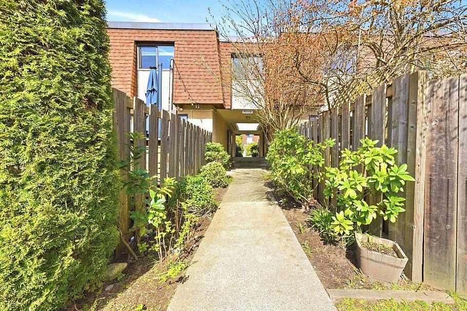 931 Old Lillooet Road North Vancouver, BC - 38