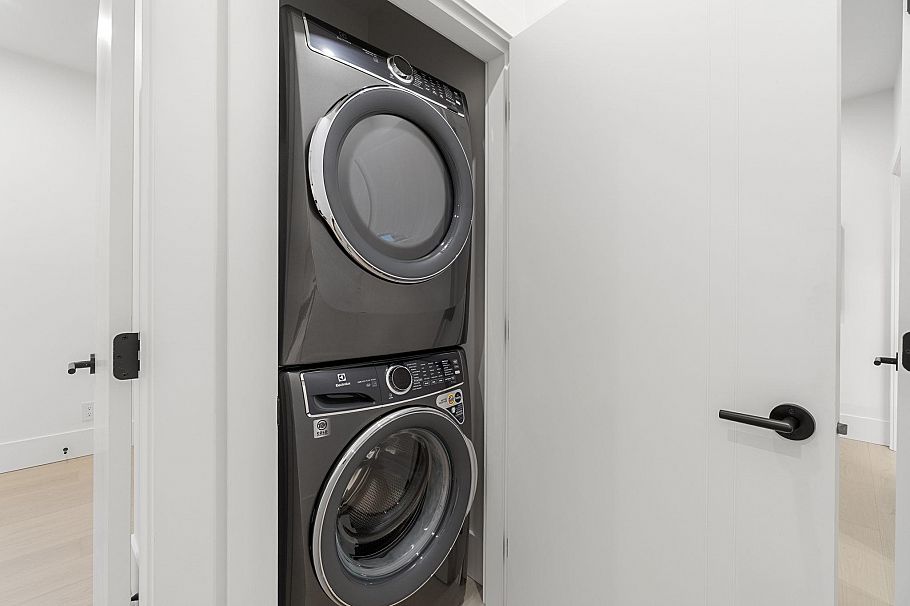 1 1945 E 13th Avenue Vancouver, BC - 18