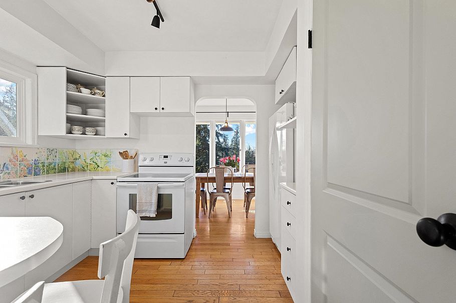 1275 Brantwood Road North Vancouver, BC - 6