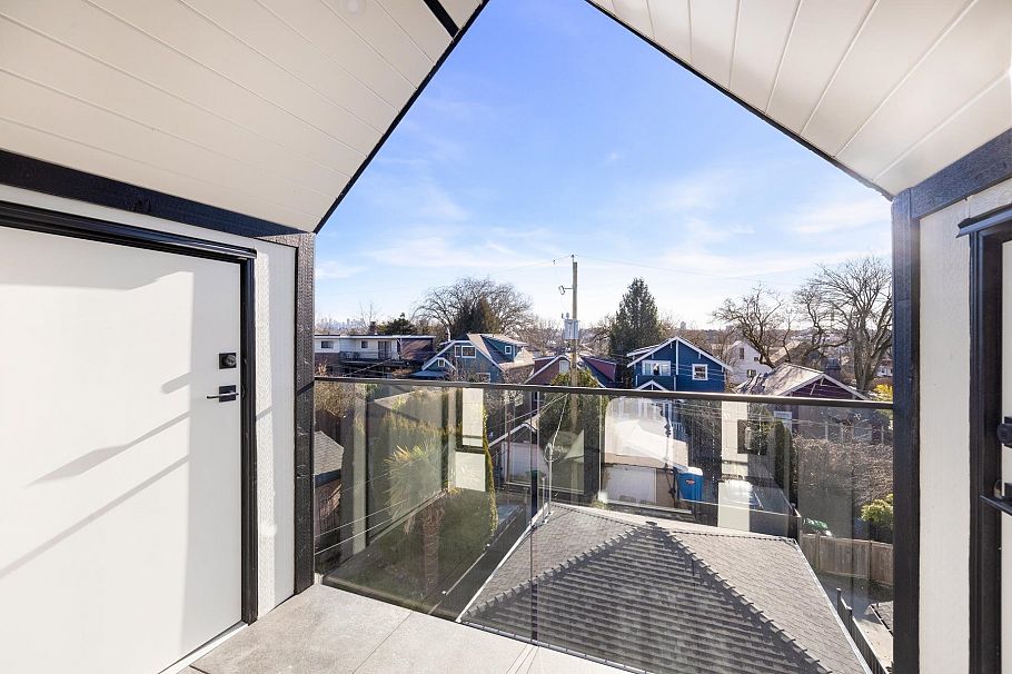 2334 E 5th Avenue Vancouver, BC - 20