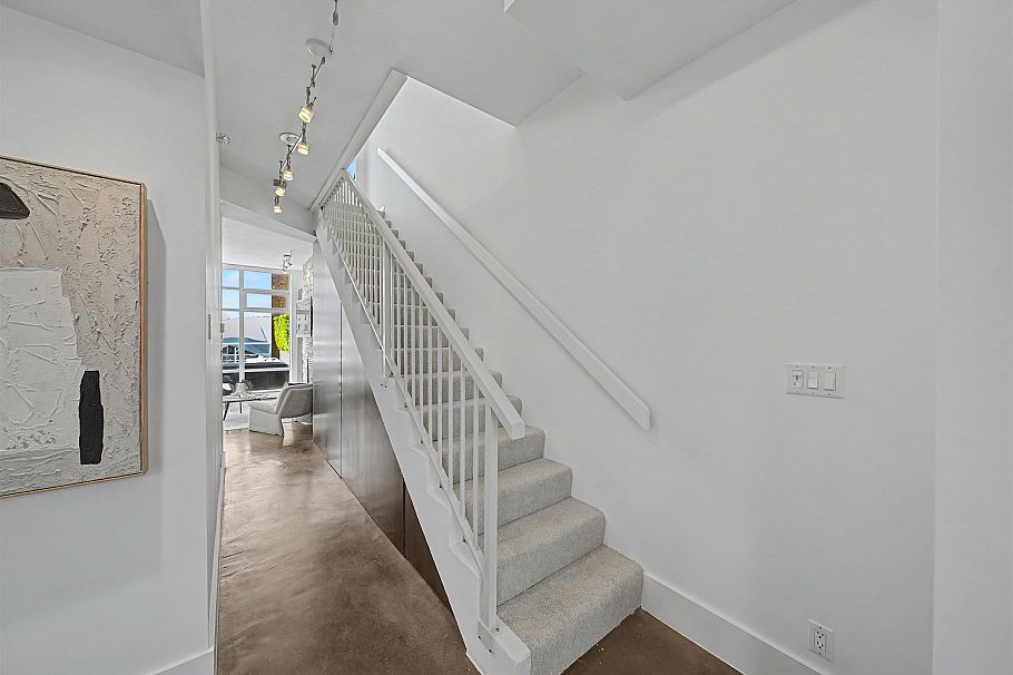 TH A 1199 Marinaside Crescent Vancouver, BC - 8