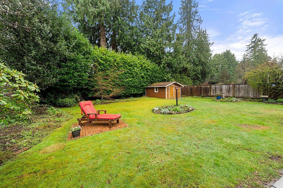 1085 Edgewood Road North Vancouver, BC - 35