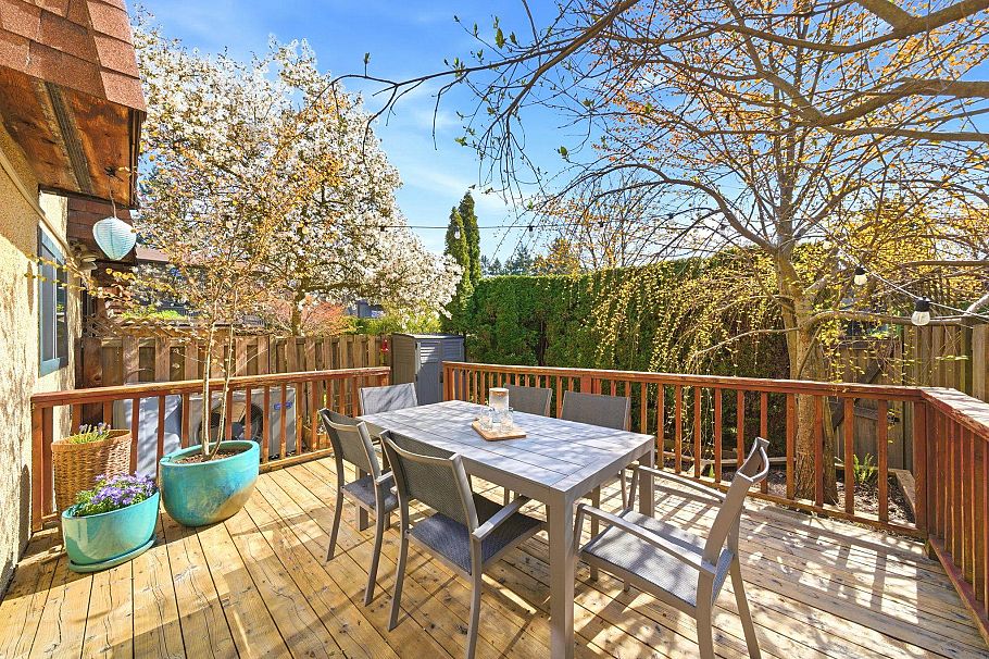 931 Old Lillooet Road North Vancouver, BC - 11