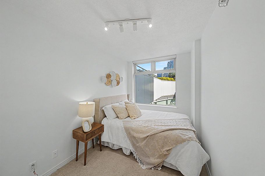 TH A 1199 Marinaside Crescent Vancouver, BC - 29